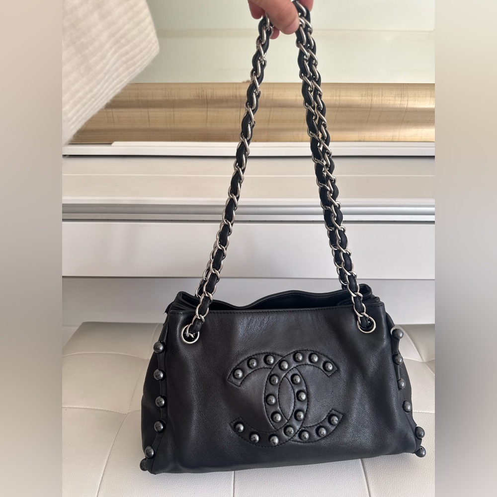 Chanel Pearl Obsession Accordion Tote Lambskin Small